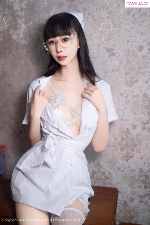   [XiuRen]高清写真图 2024.08.28 No.9077 宝宝甜 美腿丝袜第15张图片